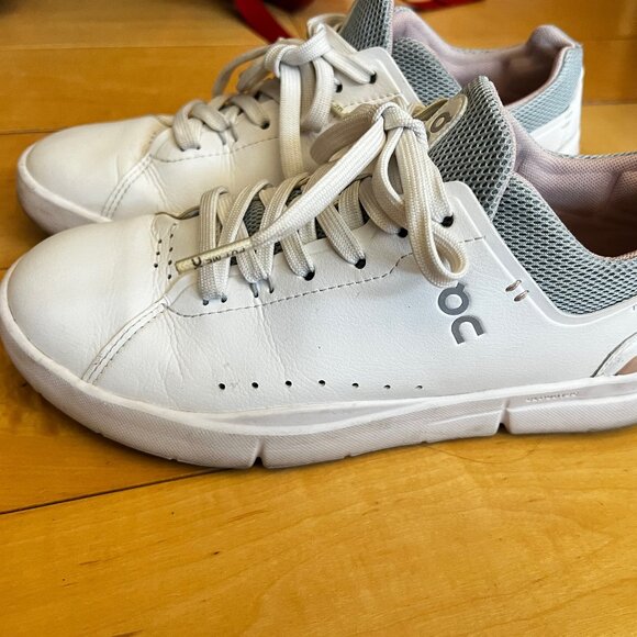 On Cloud Roger - Picture 1 of 6